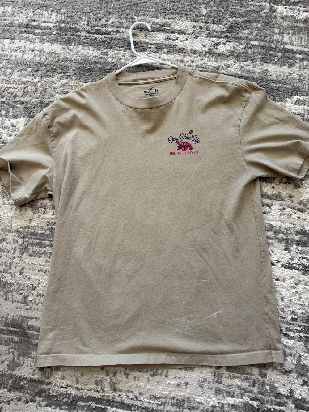 Hollister Men's Tan Crewneck Graphic Short-Sleeve Tee